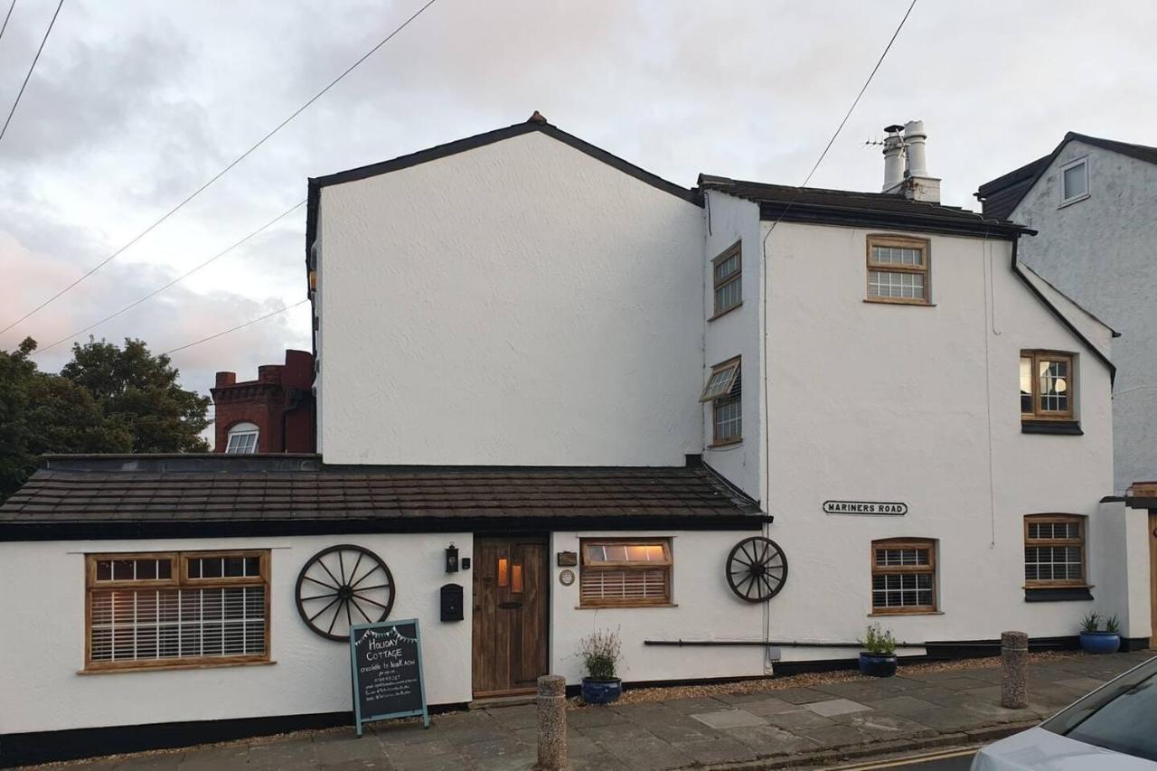 Stunning Quirky 2-Bed Cottage In New Brighton Wallasey Bagian luar foto